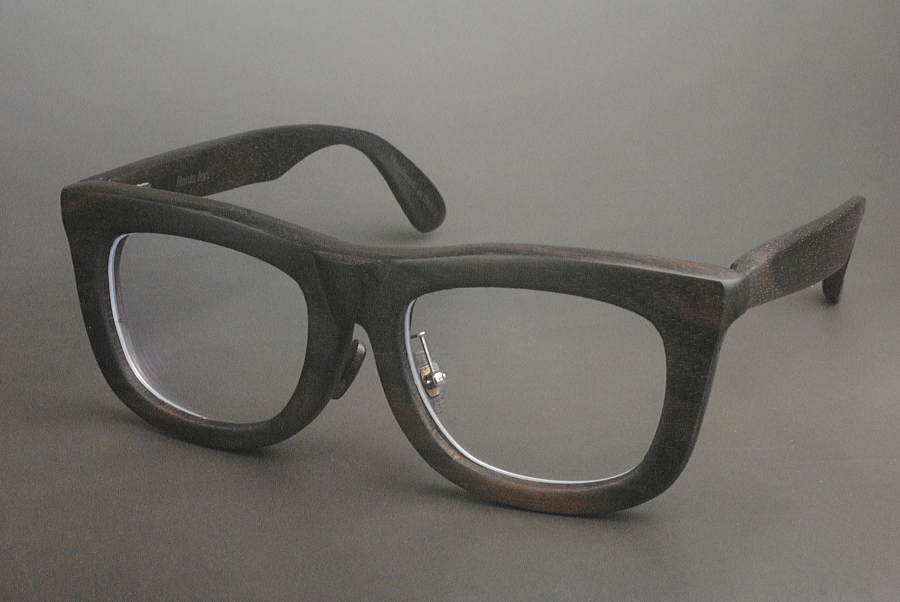 オーダーメイド眼鏡フレーム　黒檀フレームの写真