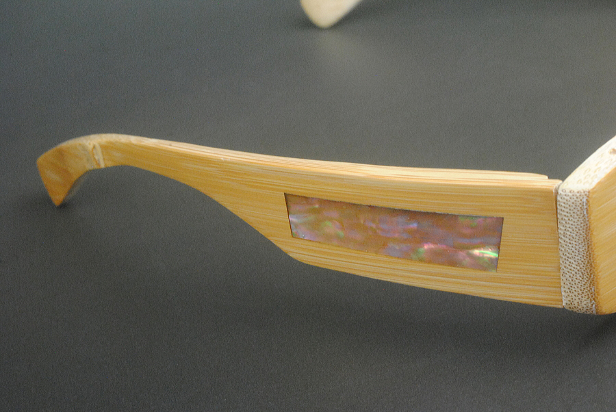 オーダーメイド眼鏡フレーム　螺鈿入りフレームの写真