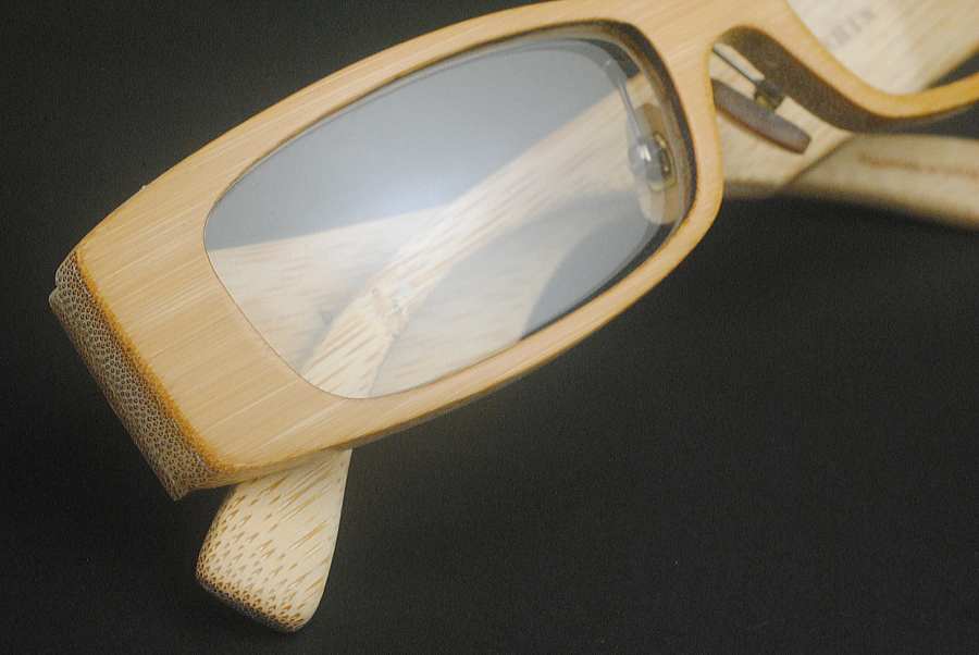 オーダーメイド眼鏡フレーム　螺鈿入りフレームの写真