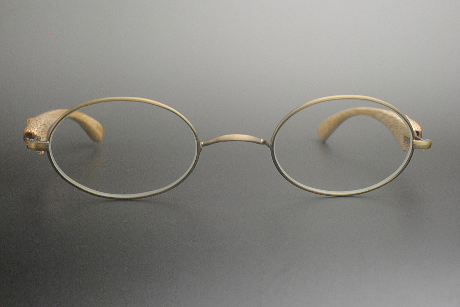 オーダーメイド眼鏡フレーム　竹製フレームの写真